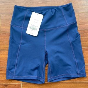 Fabletics Oasis High-Waisted Pocket Short 6”